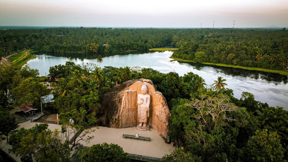 How to Travel Around Sri Lanka Like a Local