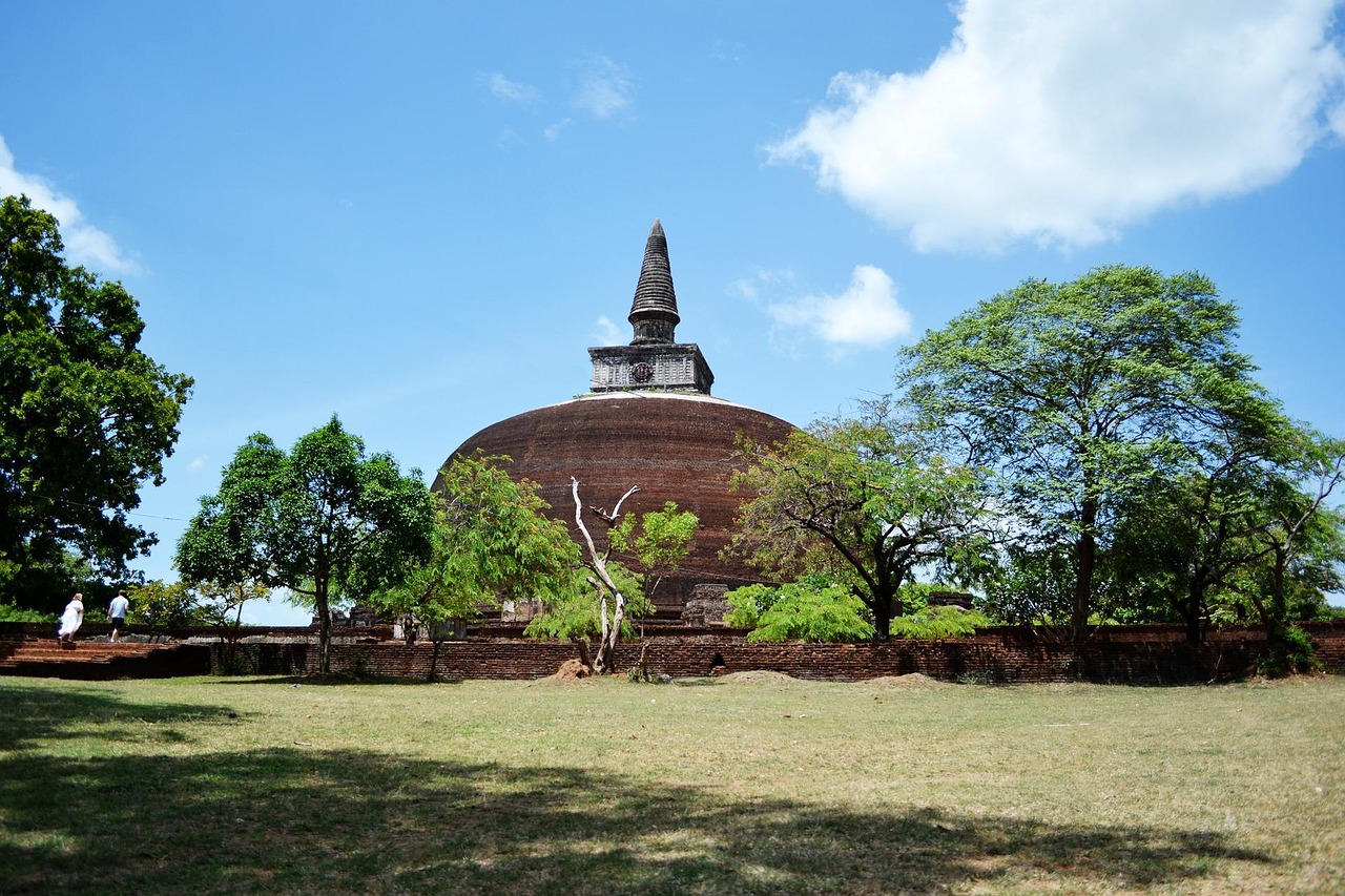 10 Must-Visit Places in Sri Lanka