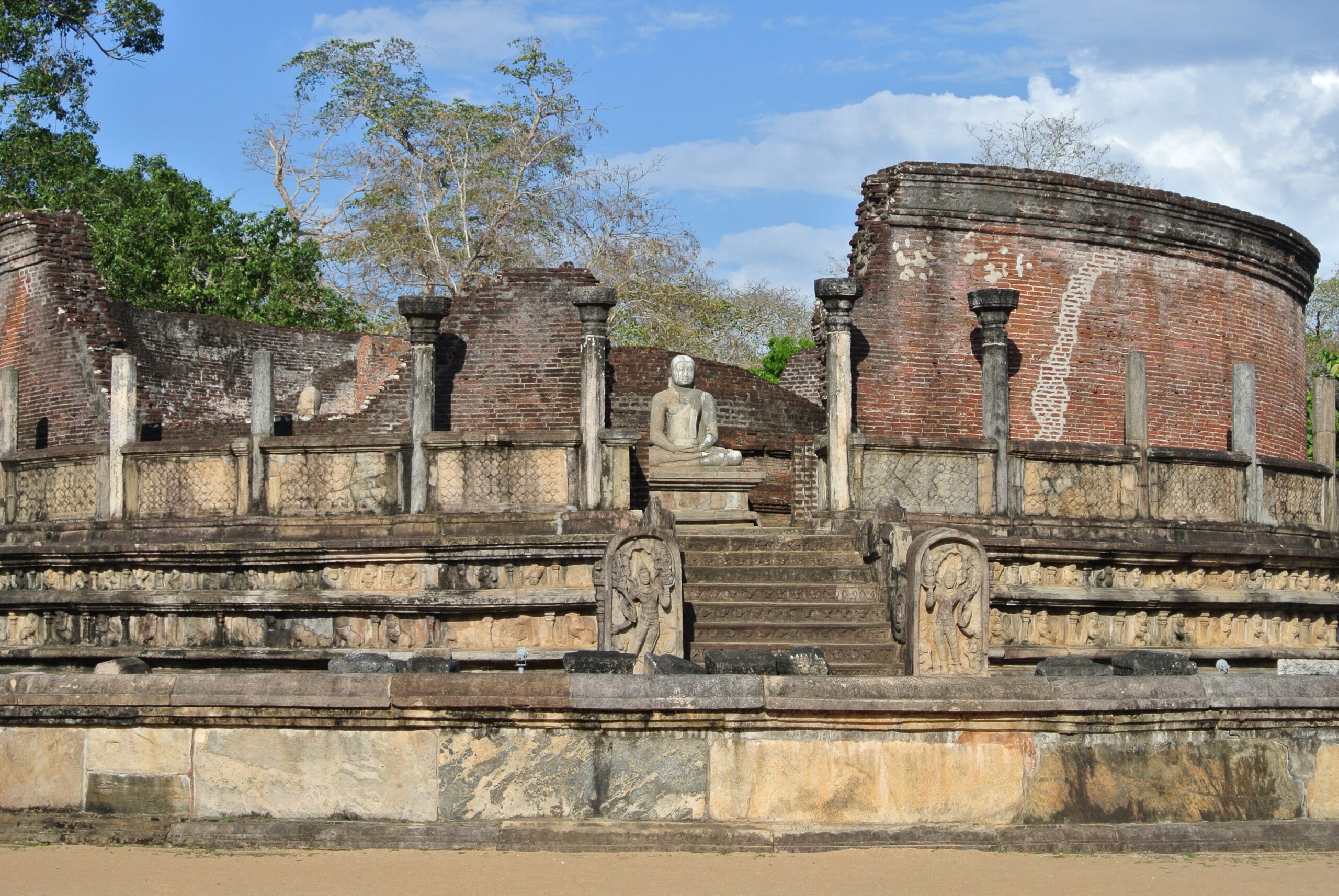 How Do You Get Around Sri Lanka?